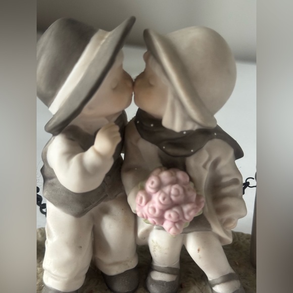 VINTAGE 1996 Kim Anderson: With Love and Kisses figurine  #245399 - Picture 3 of 4